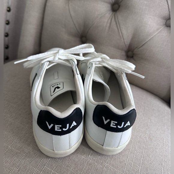 Veja Campo Sneakers - Picture 2 of 4